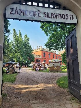 (Hrado)z�meck� slavnosti na Hr�dku u Nechanic