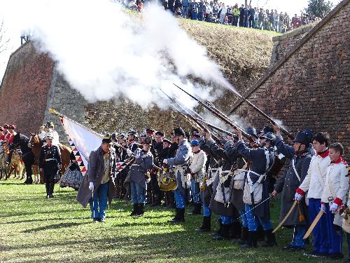 Otev�r�n� pevnosti Josefov - slavnostn� zah�jen�  - www.webtrziste.cz