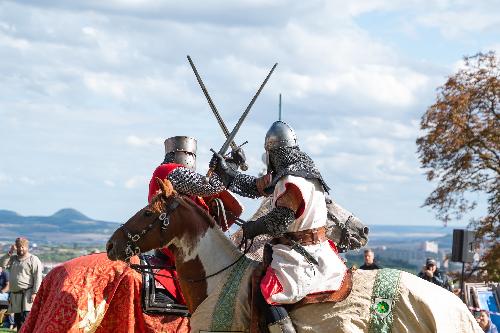 Jarom�� 900 let  - www.webtrziste.cz